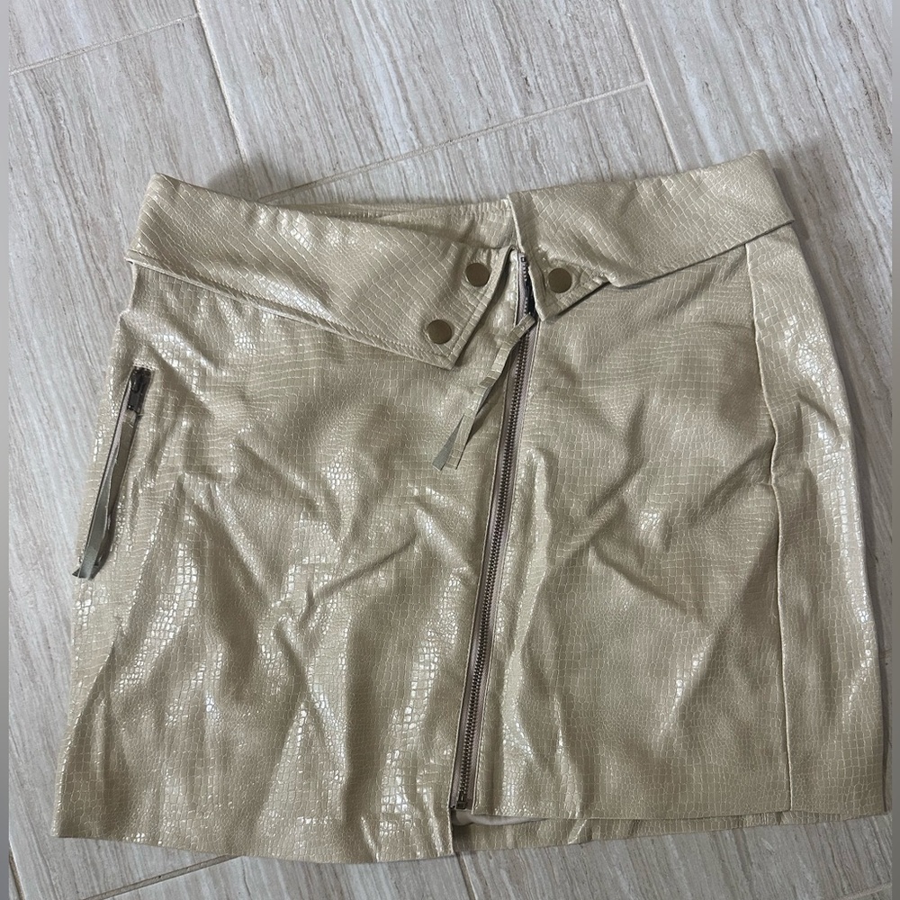 Elegant Tan Mini Skirt with Zipper Accent